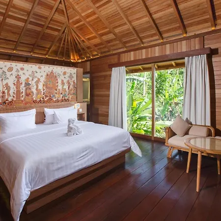 Giriwood Hotel & Villa