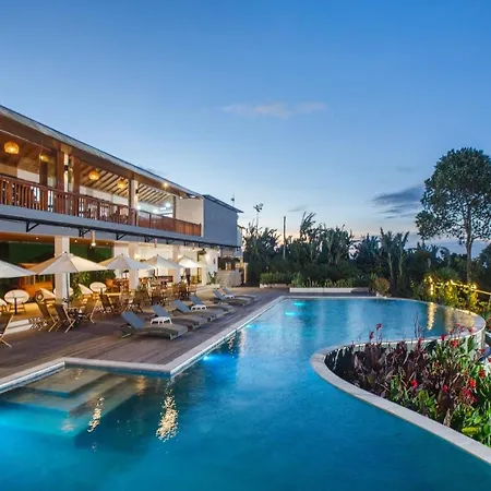 Giriwood Hotel & Villa
