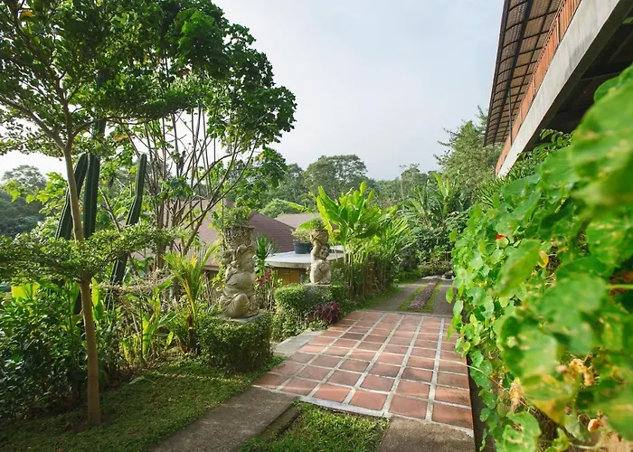 Hotel Giriwood &