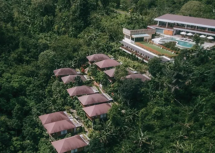 Giriwood & Hotel Munduk (Bali)