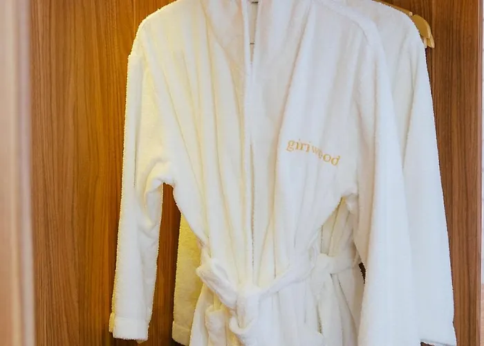 Giriwood & Hotel Munduk (Bali)