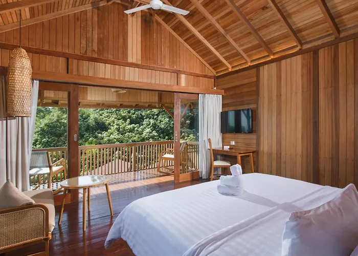 Giriwood & 4* Munduk (Bali)