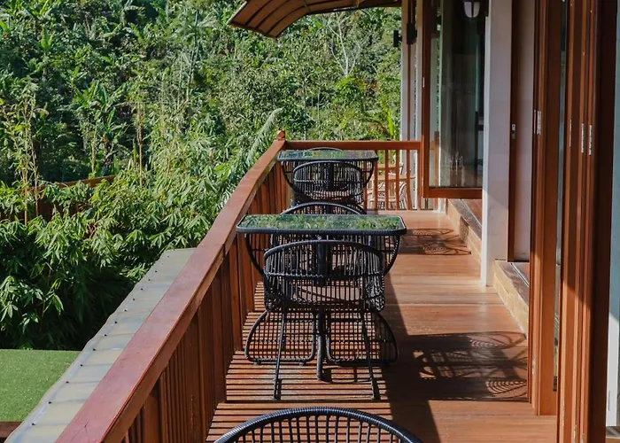 Giriwood & 4* Munduk (Bali)