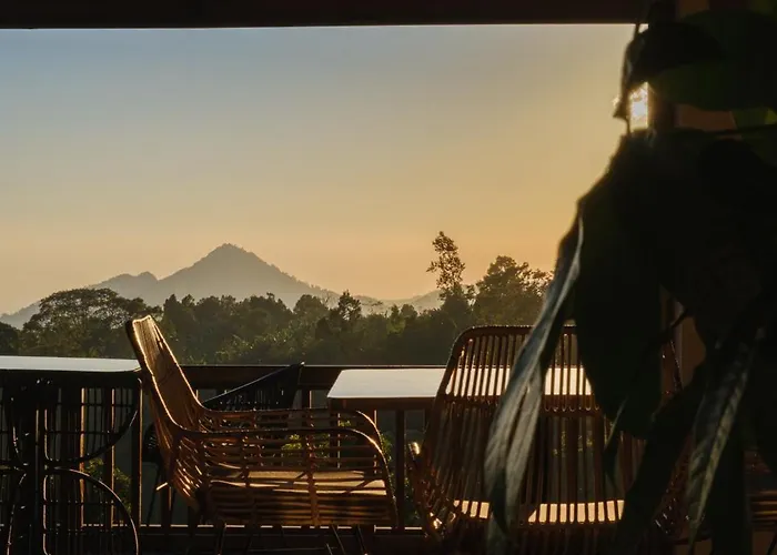 Giriwood & Hotel Munduk (Bali)